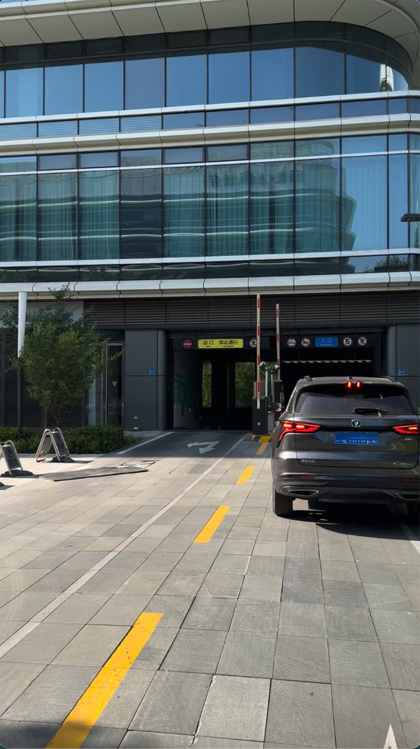 大興機(jī)場(chǎng)停車(chē)到底選哪家？文鋒全流程服務(wù)更靠譜